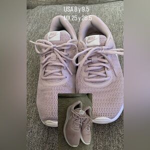 Women Nike tenis shoes